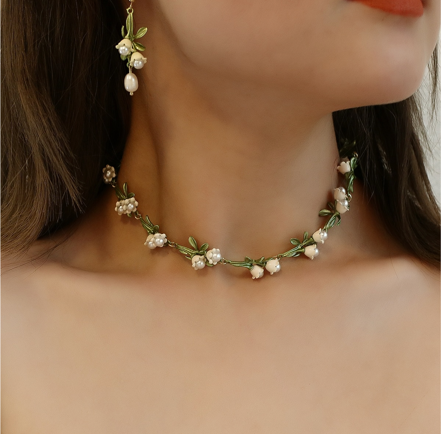 Green Leaves Floral Pearl Necklace
