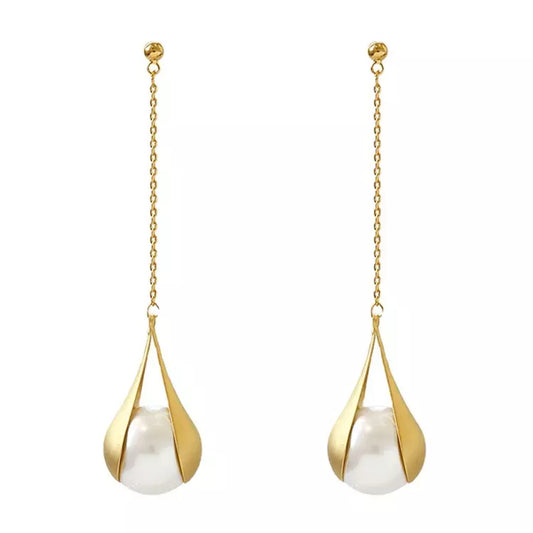 Gold-Tone Teardrop Pearl Drop Earrings with Chain Detail – Elegant Statement Jewellery