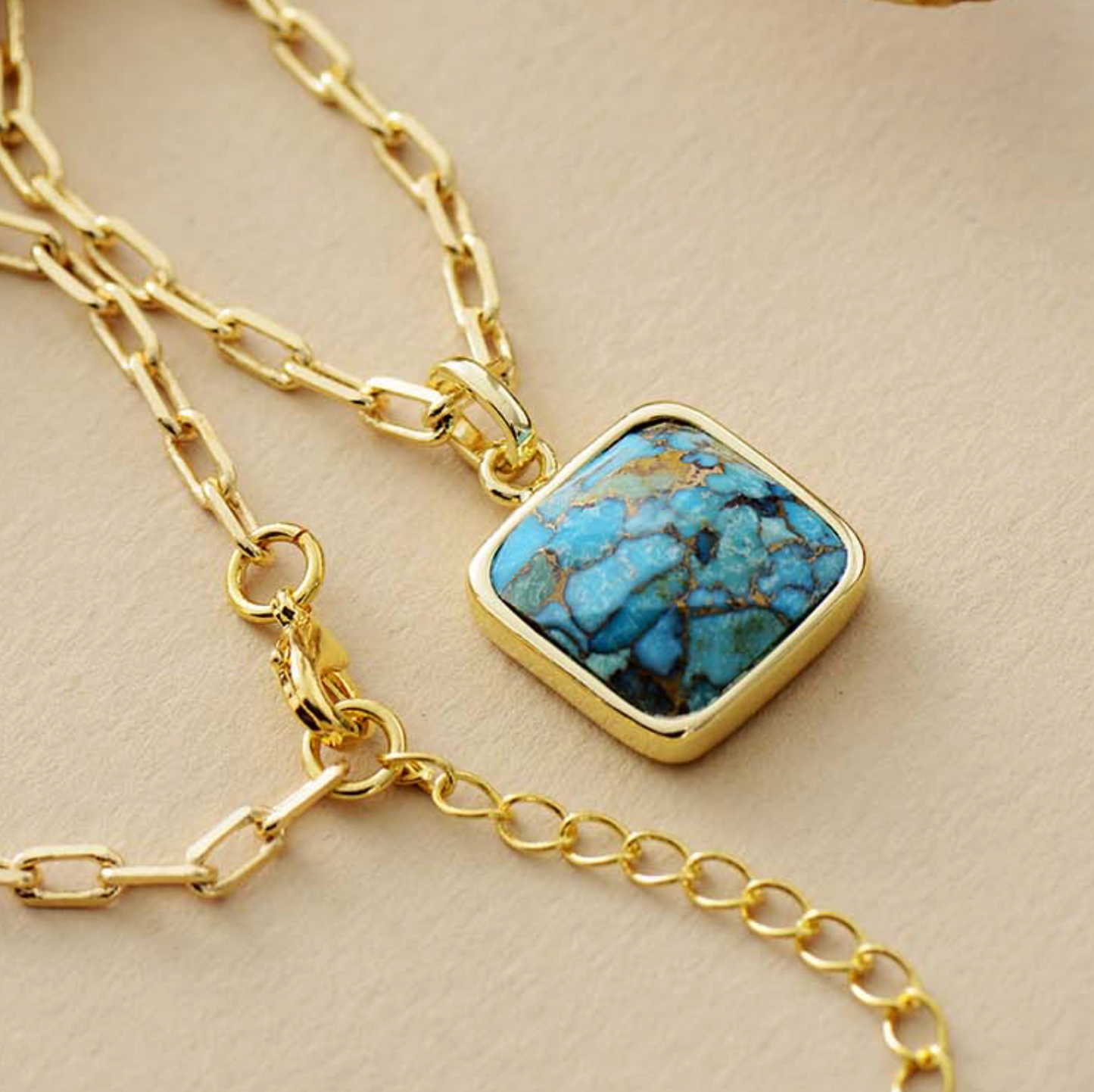 Howlite & Goldtone Pendant Necklace