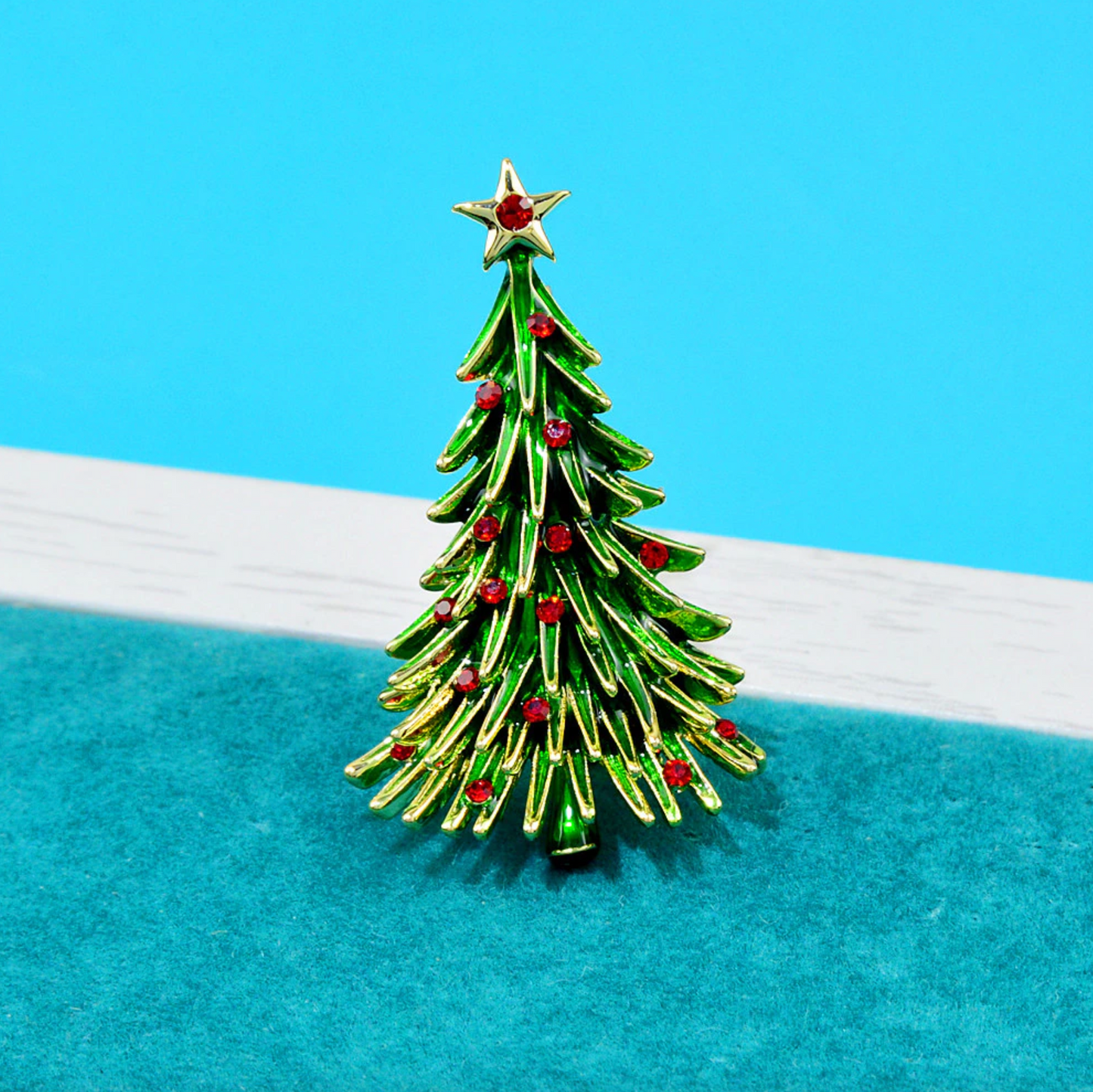 Green Christmas Tree With Red Ornaments Brooch